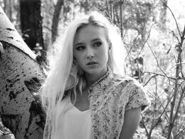 Eszter Mészárosová - Láska (stredné školy)