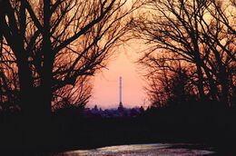 Dániel Ágh - Mesto v blízkosti (stredné školy)