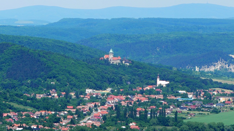 Obrázok Pohľad na obec Smolenice (z JJZ smeru ~6 km)