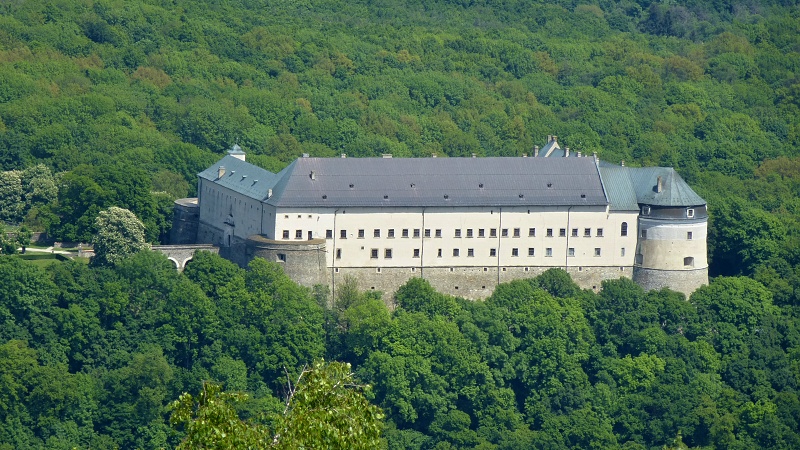 Obrázok Hrad Červený Kameň (poľad z vyhliadky Kukla ~1,5 km)