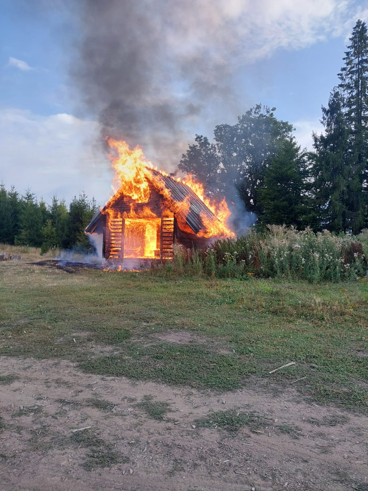 foto útulne v&nbsp;plameňoch